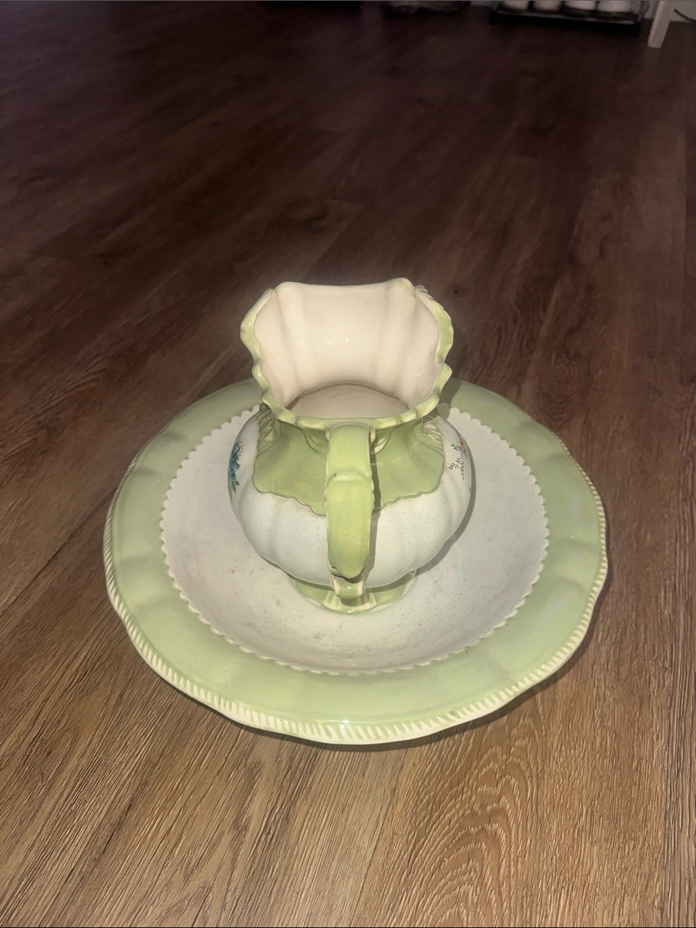 Floral Ceramic Pitcher and Basin Set — Green and White - Picture 3 of 4